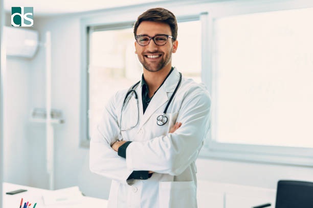 Medico durante una consulenza in studio